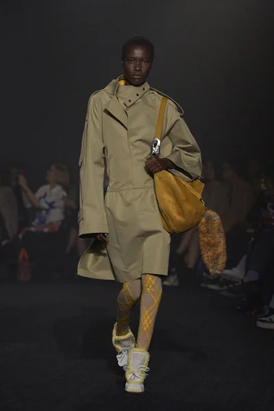 Look 18
